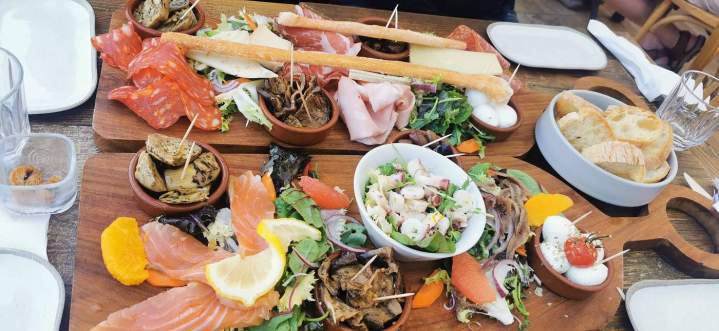 Canapé de charcuterie La Ciotat
