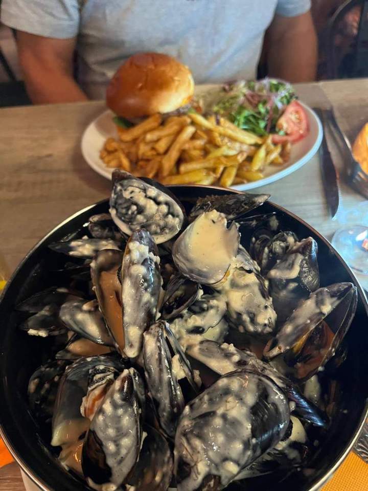 Hamburger frite et fruit de mer La Ciotat